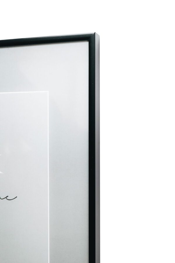 Alumiinium matt pildiraam seinale