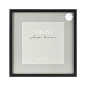 Ruudukujuline mustast puidust pildiraam